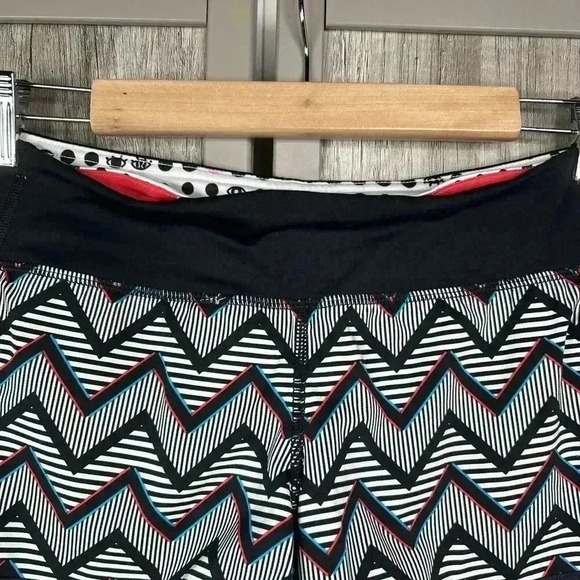 Lululemon Speed Shorts Sz 6 Seawheeze Chevron Print Lined 3" Inseam - Picture 2 of 9
